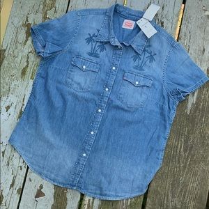 NWT Levi’s Short Sleeve Denim Embroidered Top